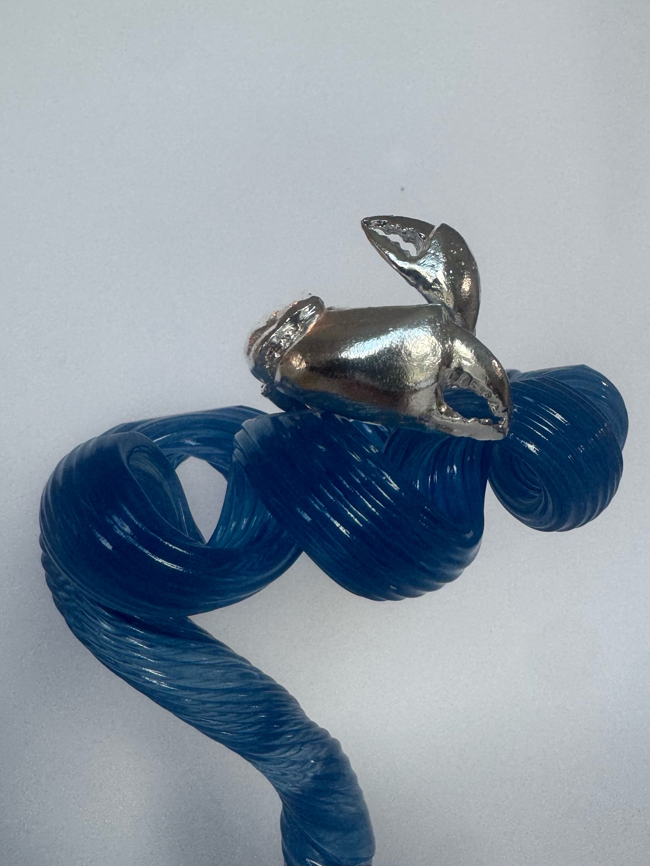 Claw ring – close-up