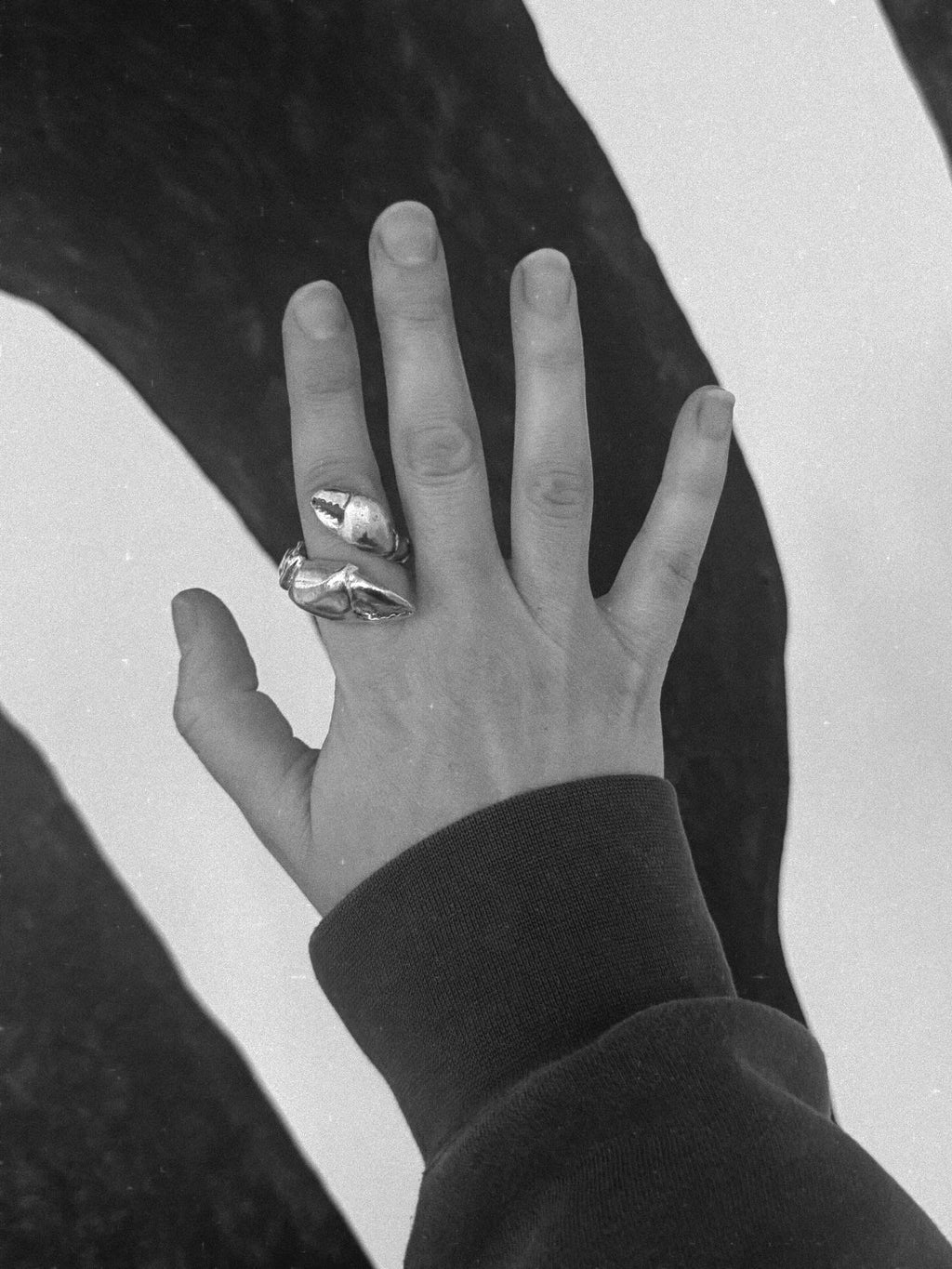 Claw ring – worn