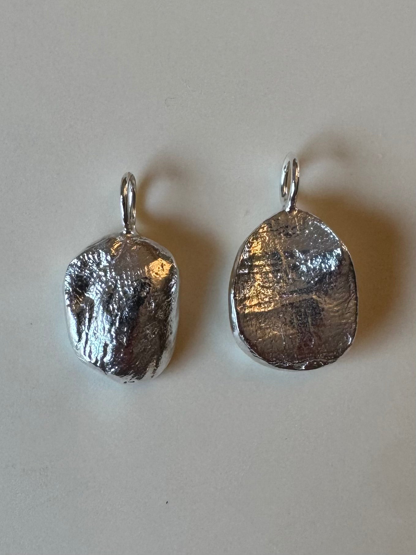Custom fingerprint necklace – detail
