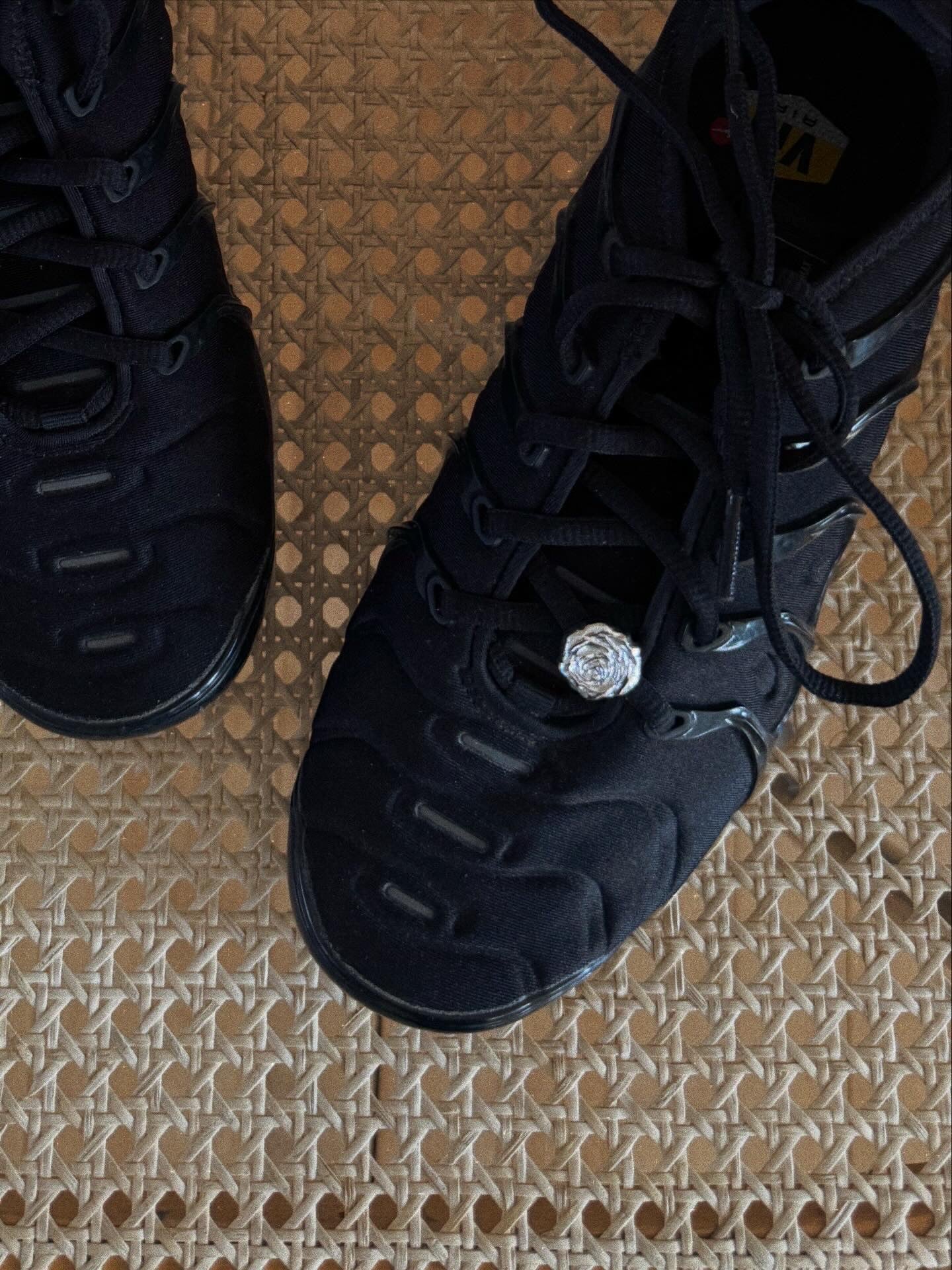 Rose accessory – view 2