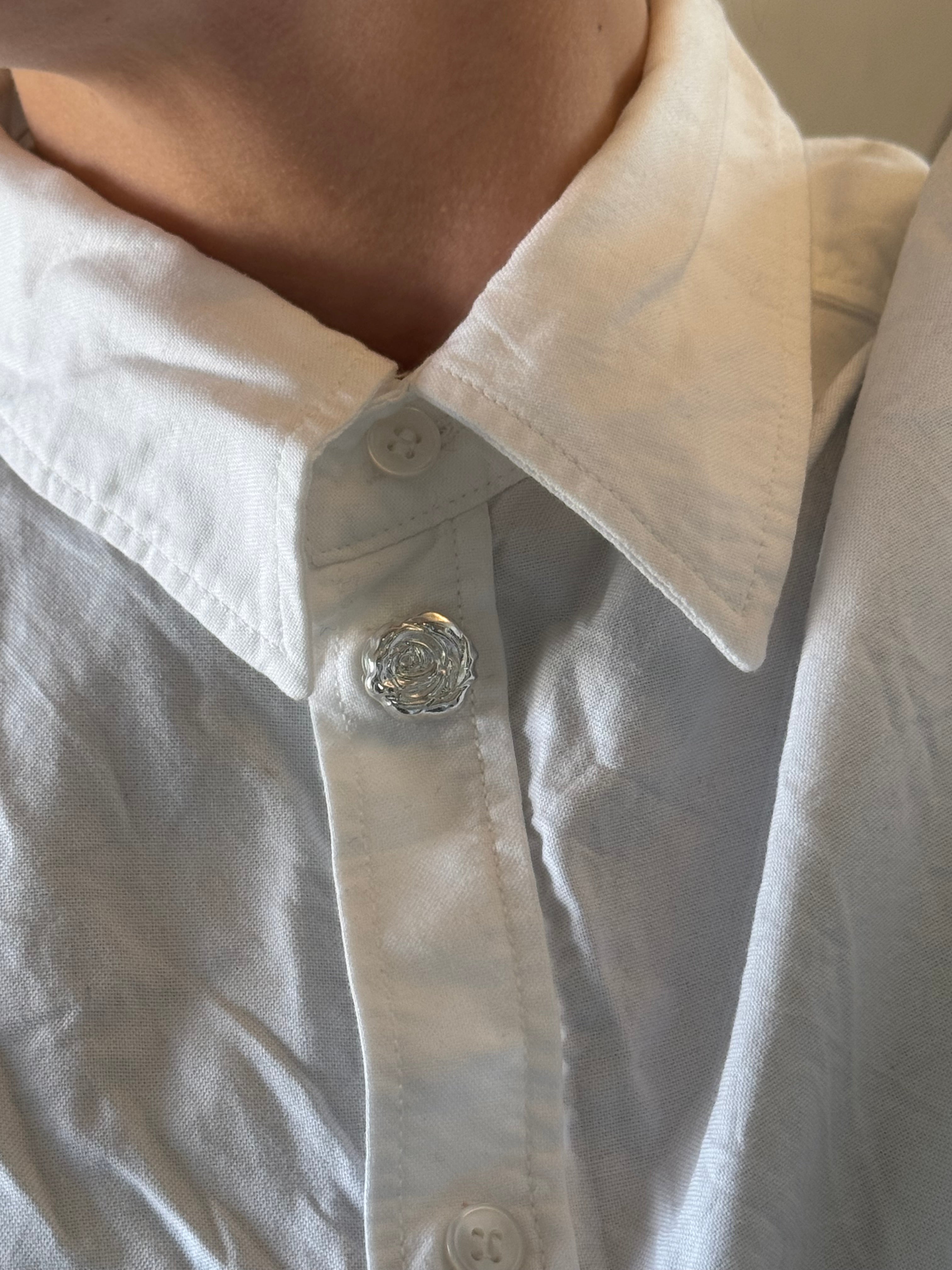 Rose accessory – worn