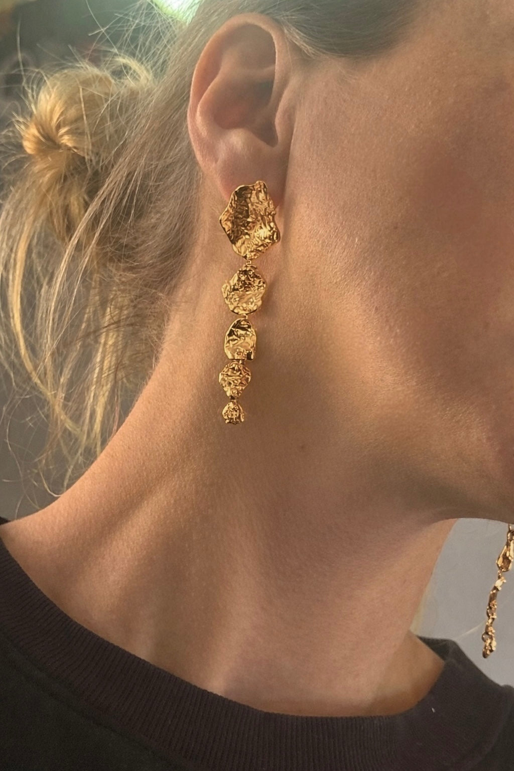 Row earrings – 14 kt gold, detail