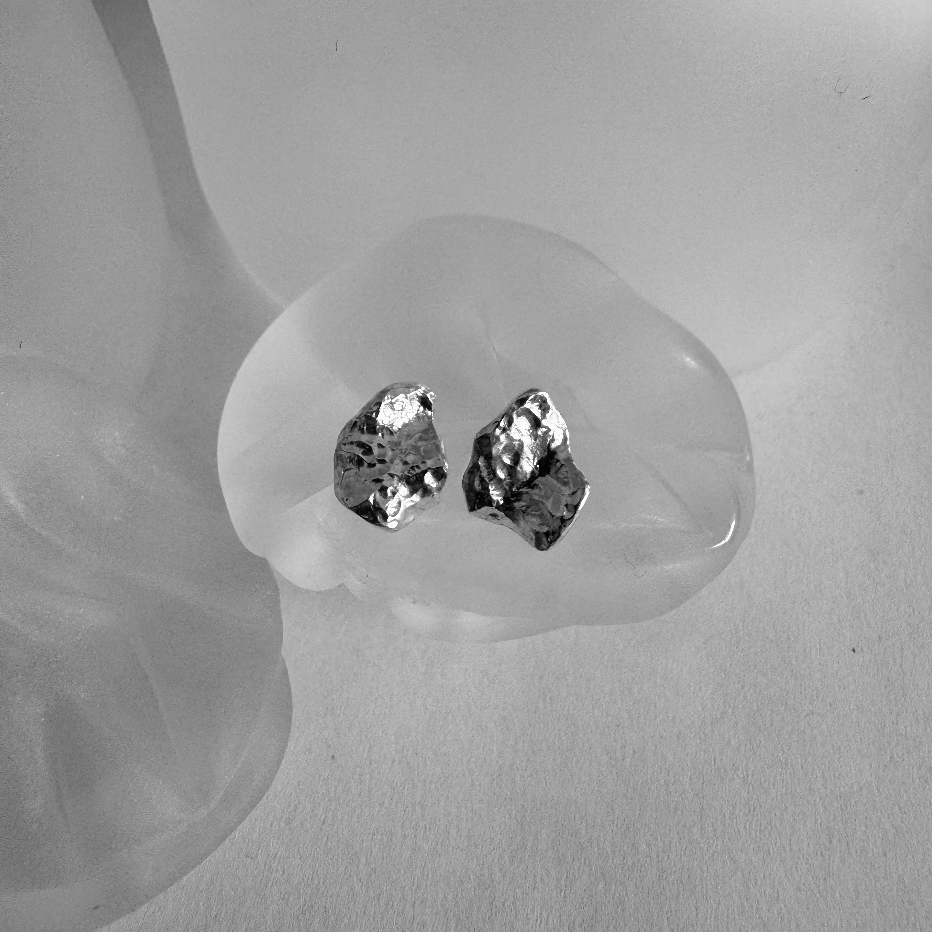 Solid mini earrings