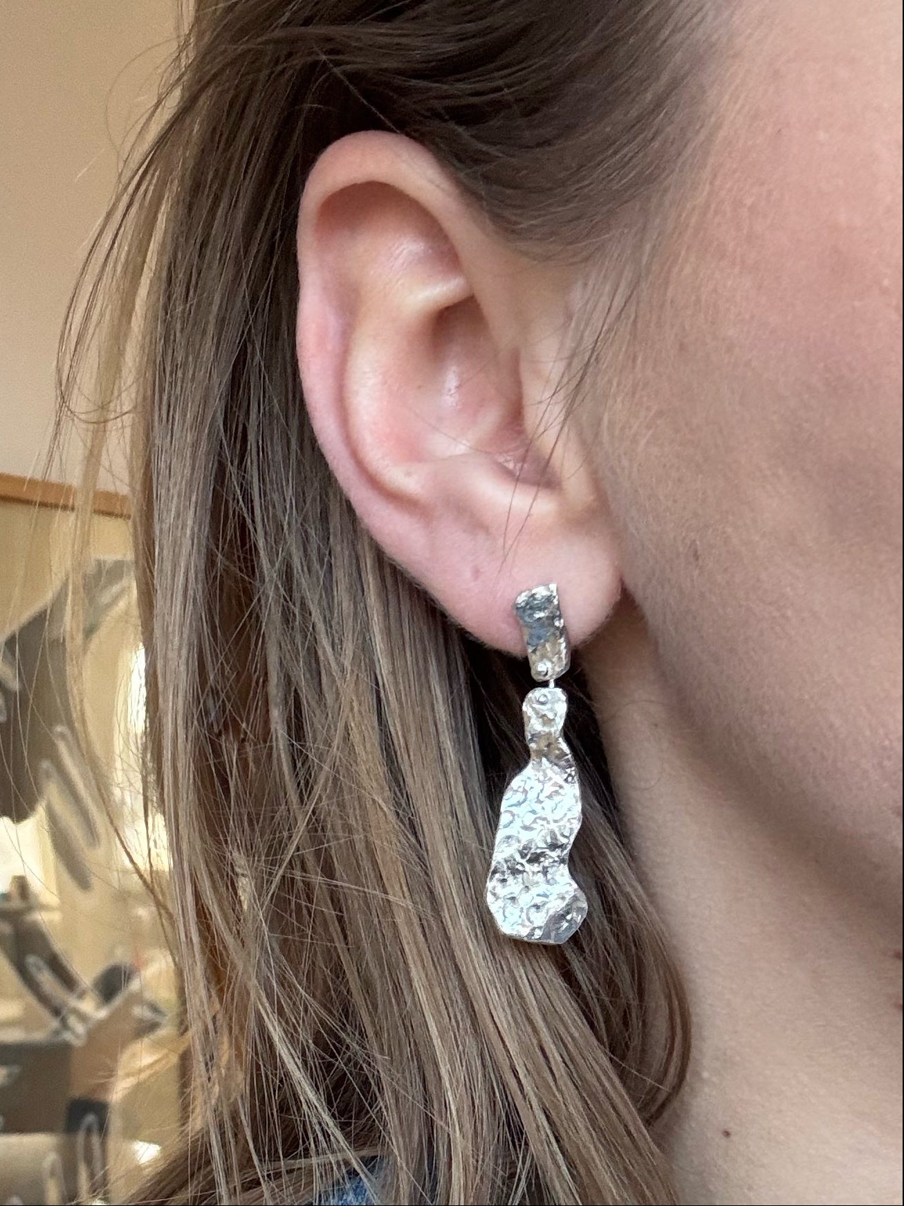 Stretch earrings – close-up