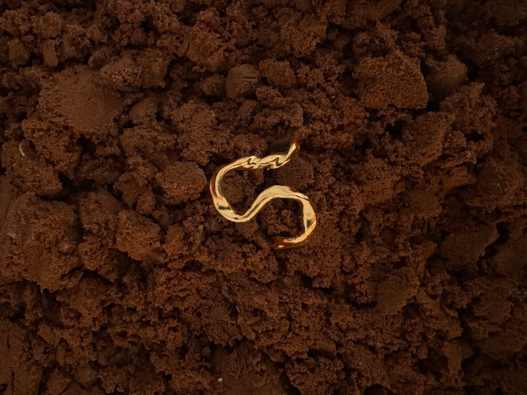 Tangle ring – 14 kt gold, close-up