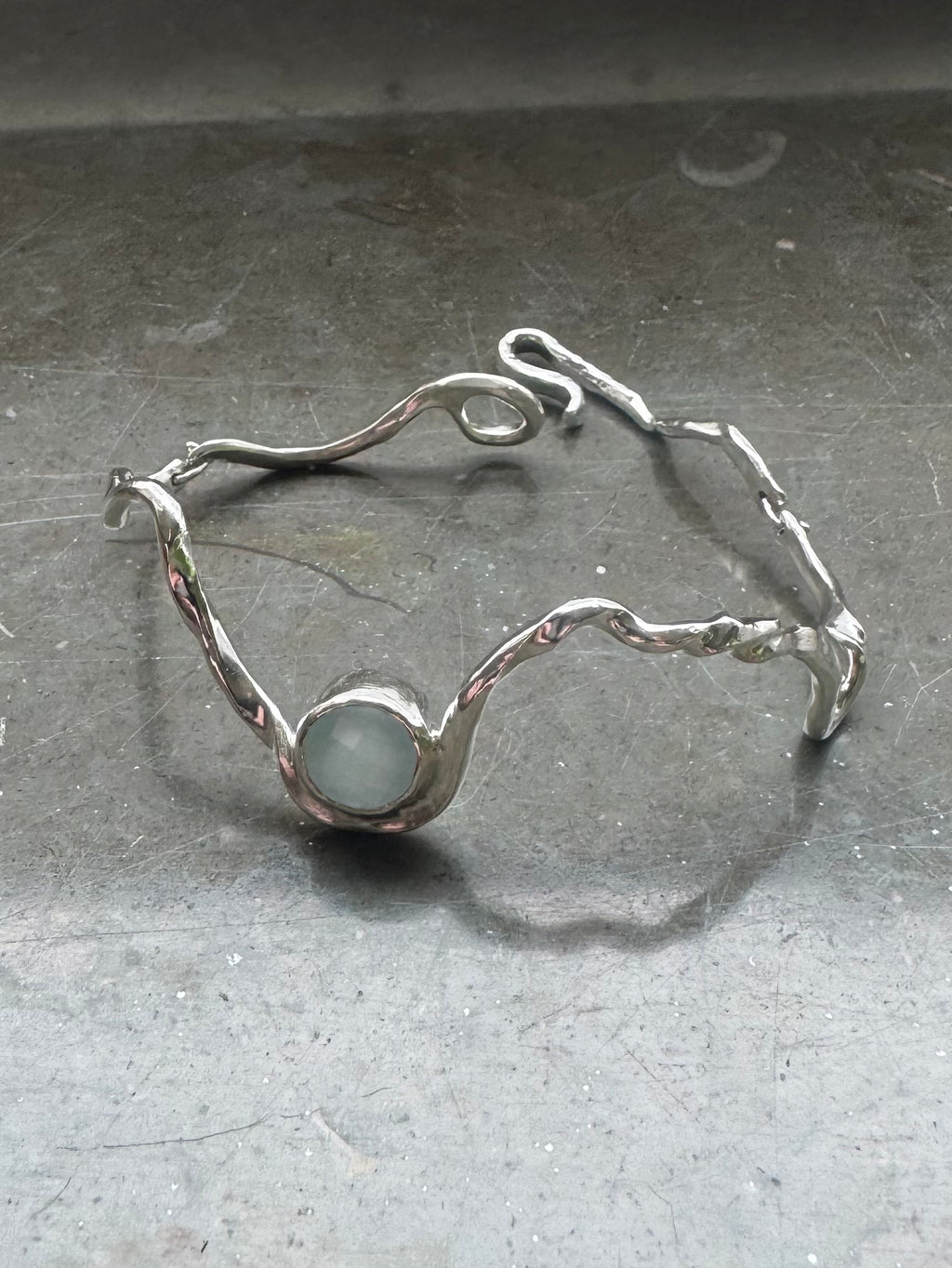 Tangle stone bracelet – close-up