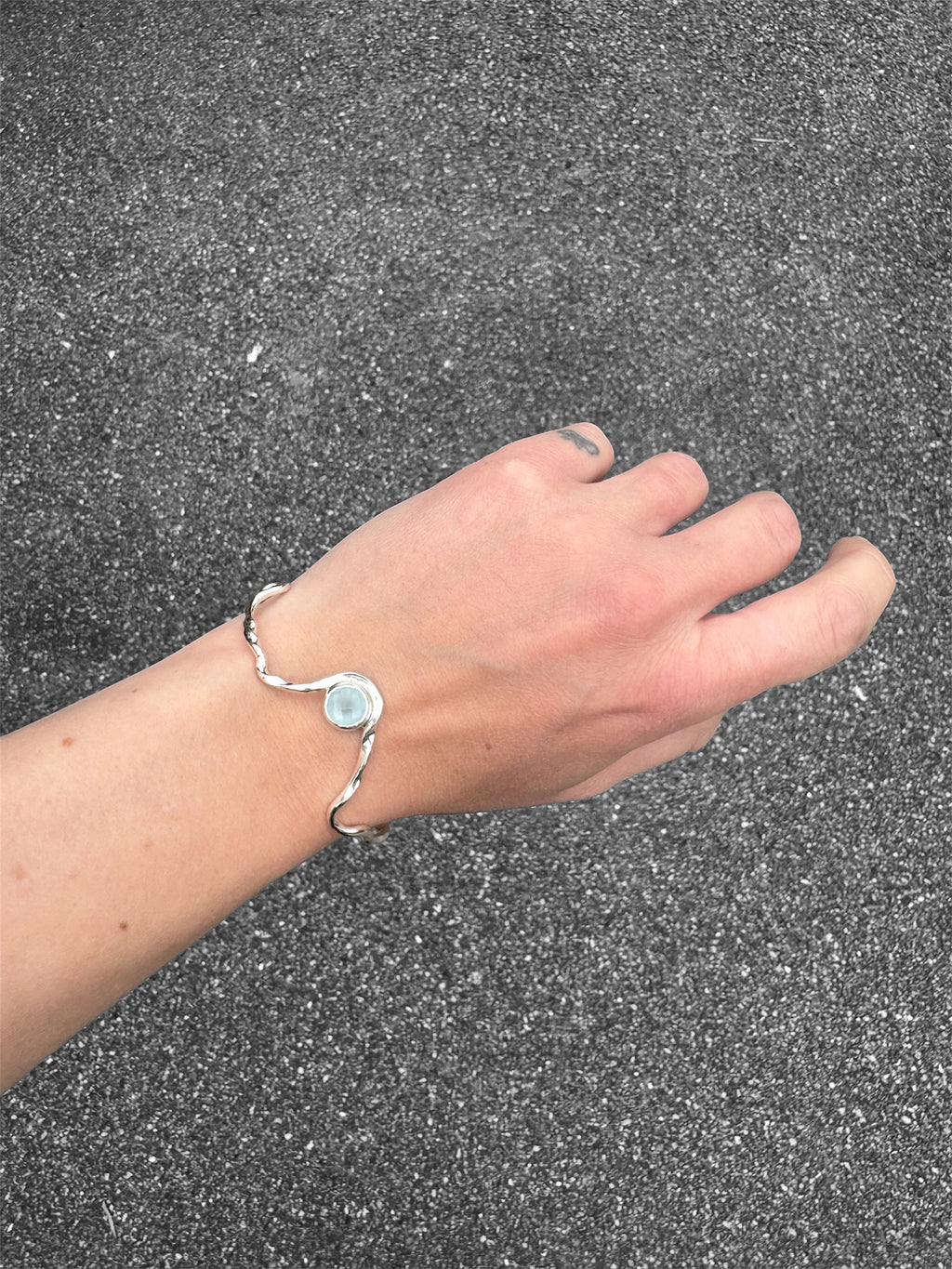 Tangle stone bracelet – side view