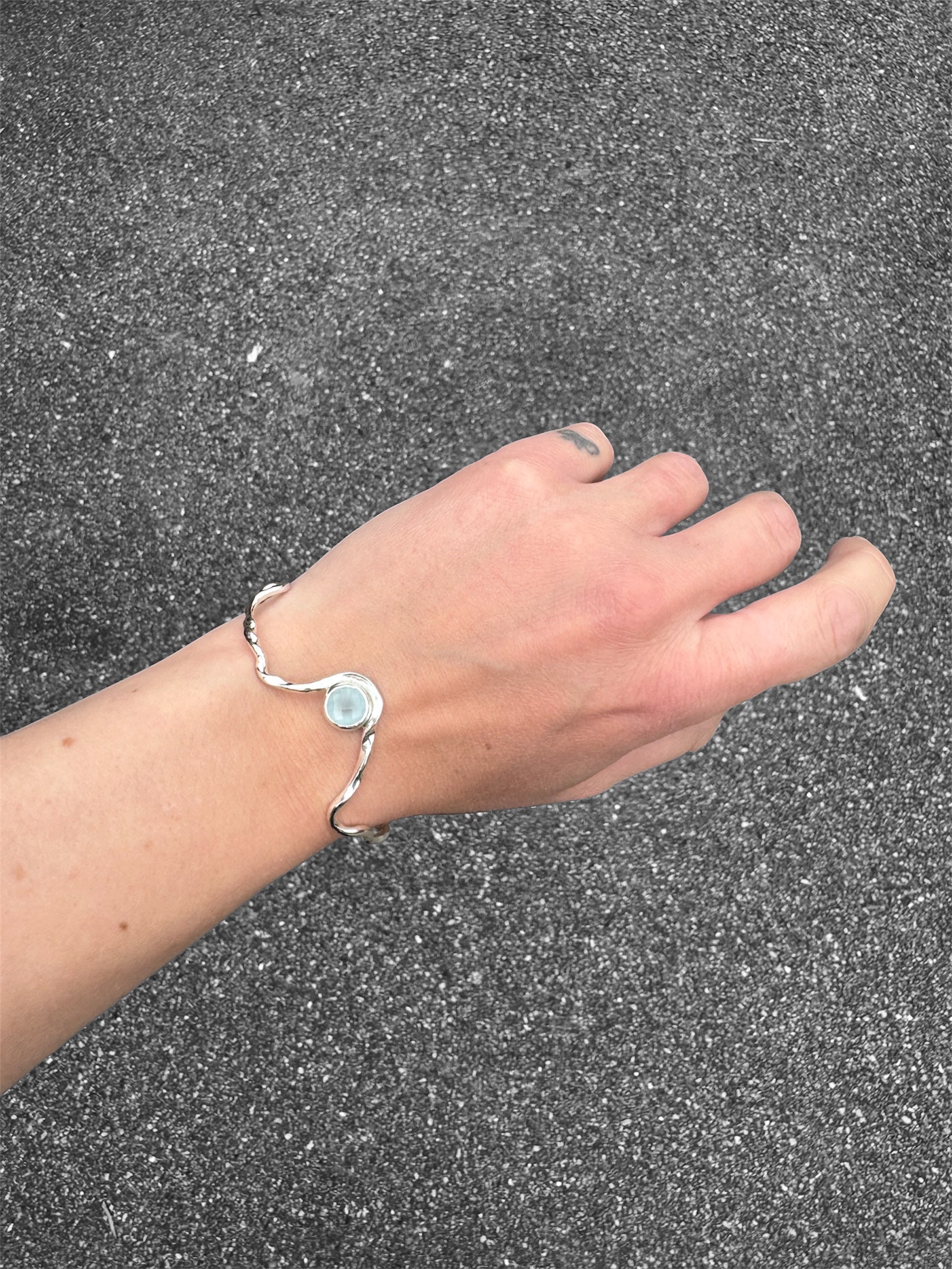 Tangle stone bracelet – side view